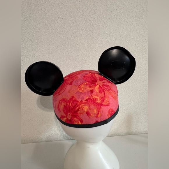 Minnie Mouse hat - Picture 3 of 5